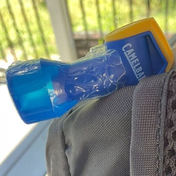 Camelbak Arete 18 1.5 Liter Convertable Hydration Backpack - Picture 4 of 4